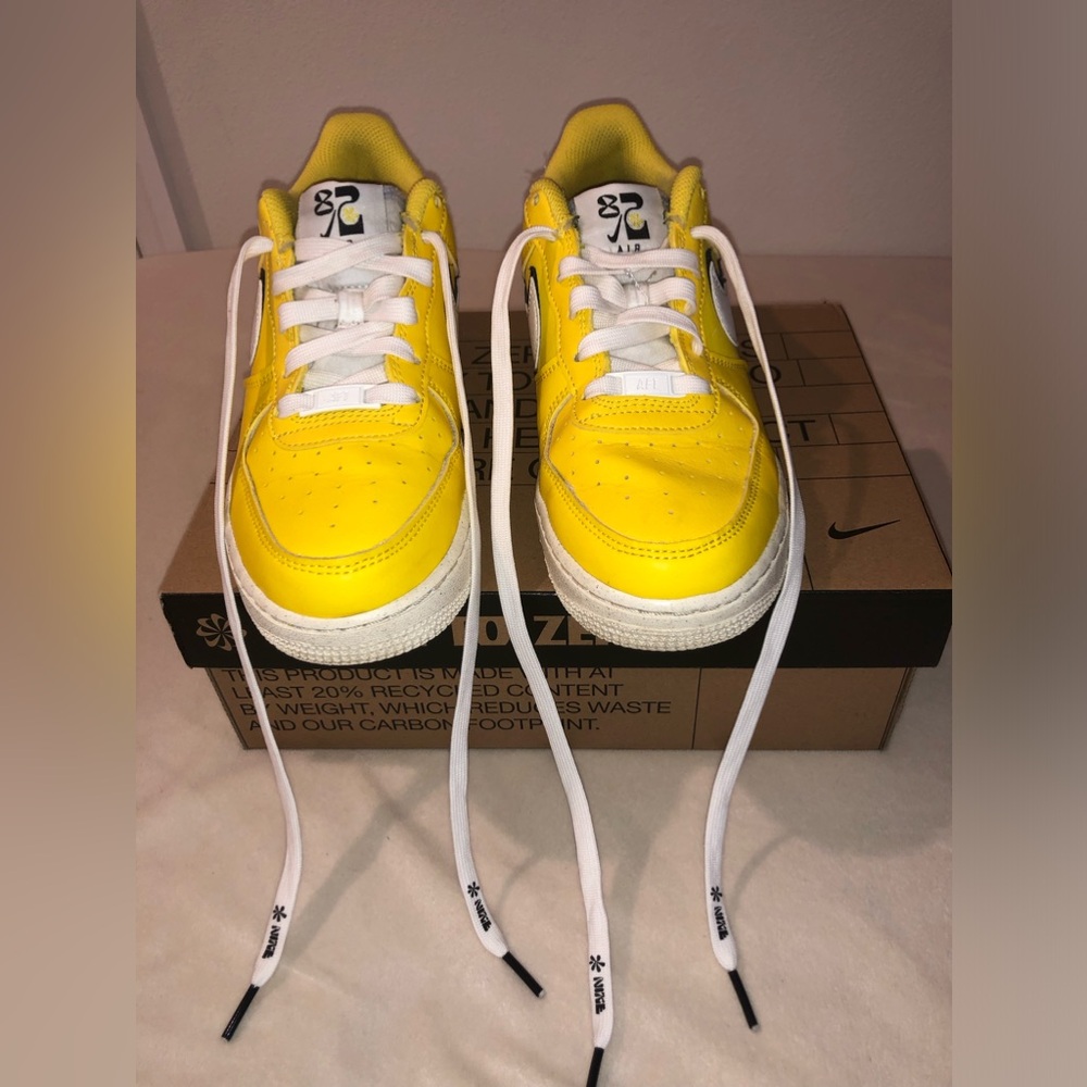 Yellow, Black & White Nike Air Force 1 LV8 GS for boys